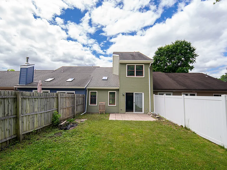 22 Lexington Dr — Photo 30
