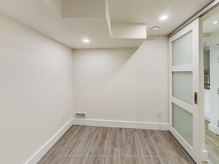 669 Euclid Ave #LOWER — Photo 13