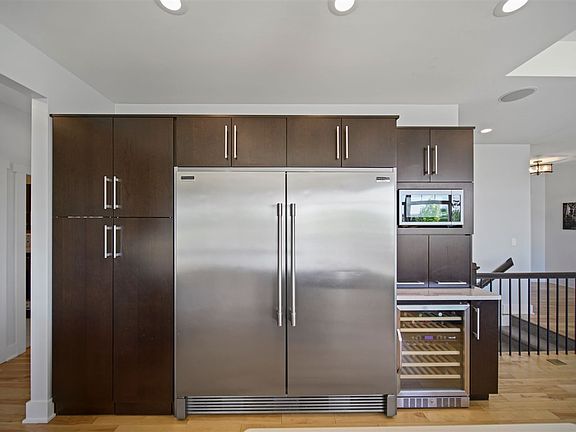 4th image of 1106 W 61st St
