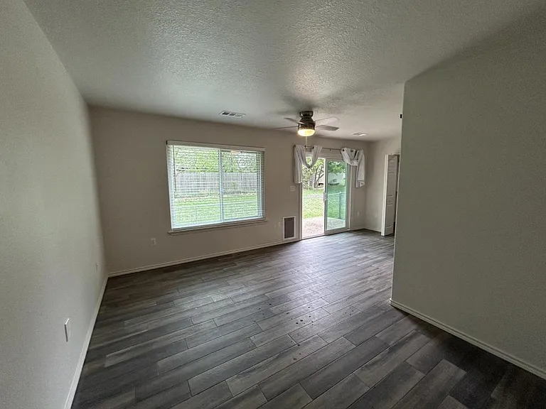 1029 N Water St — Photo 21