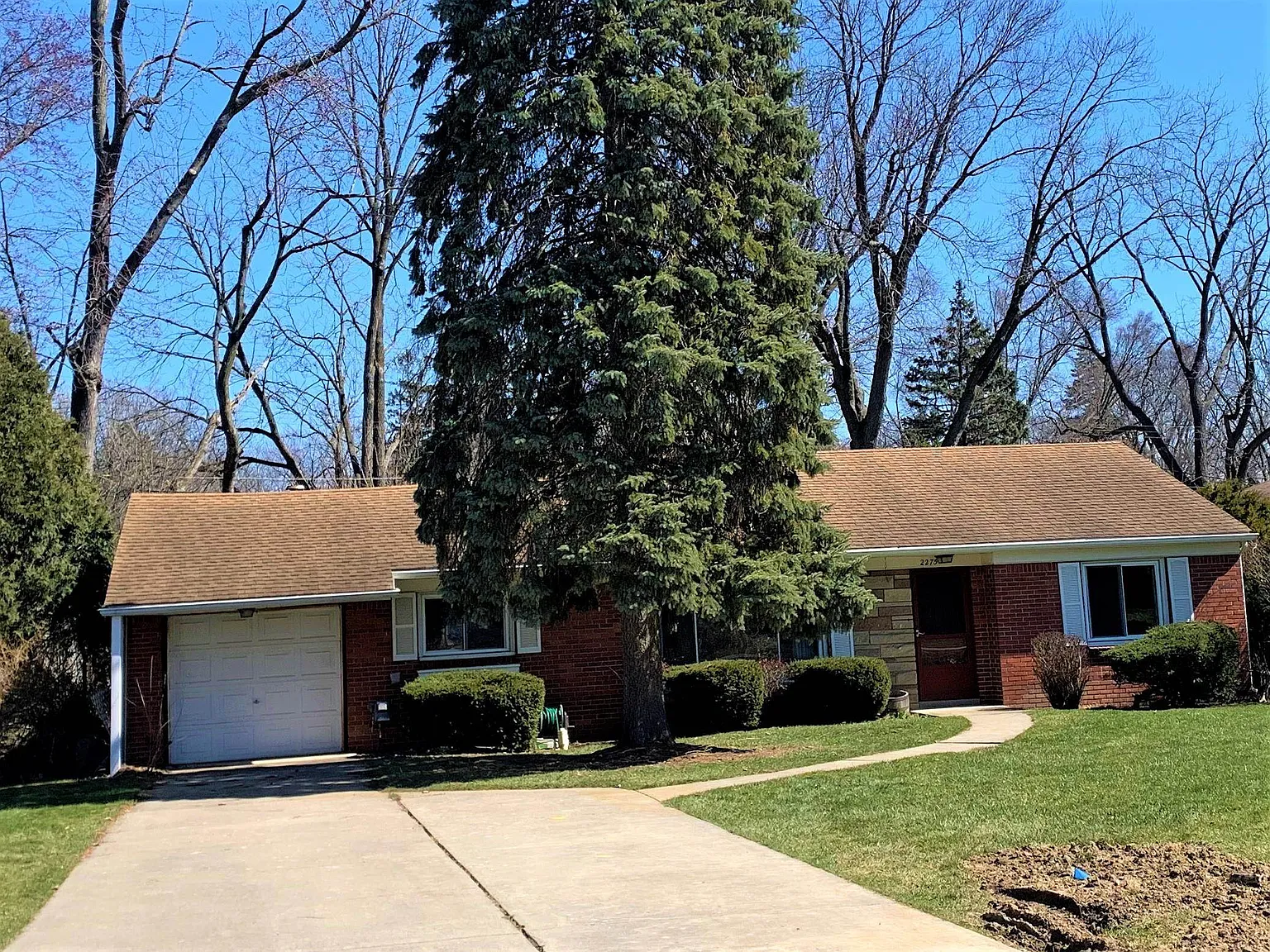 2275 Lancaster Rd photo 1