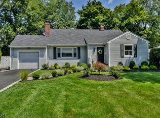 43 Sherwood Rd, Saddle River, NJ 07458