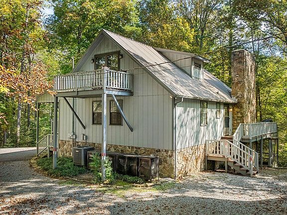 5th image of 3227 Holly Ln