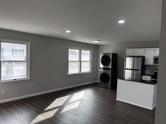 4th image of 527 N Midland Ave APT 1