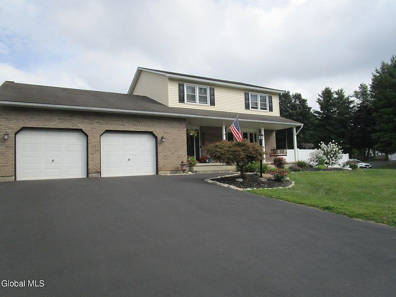 3rd image of 300 Debbie Drive