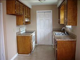 4th image of 608 Overton Dr