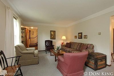 3rd image of 7194 Thorncrest Dr SE