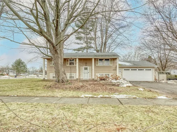 35 Rusty Ln, Rochester, NY 14626