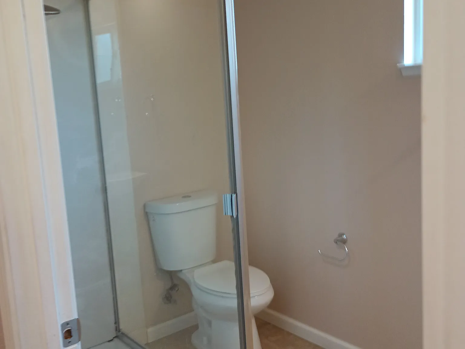 Private Studio Oasis. Frt, Bck, Side Yard, W&D, Quiet, Spacious, Prime Loca — Photo 4