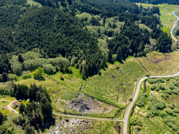 94010 N Way Ln, North Bend, OR 97459