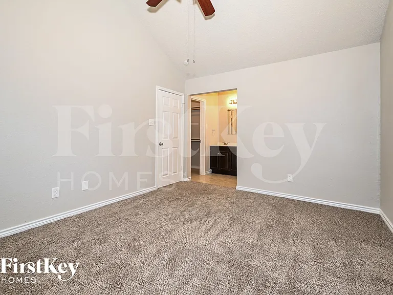 4022 Rustic Trl — Photo 9