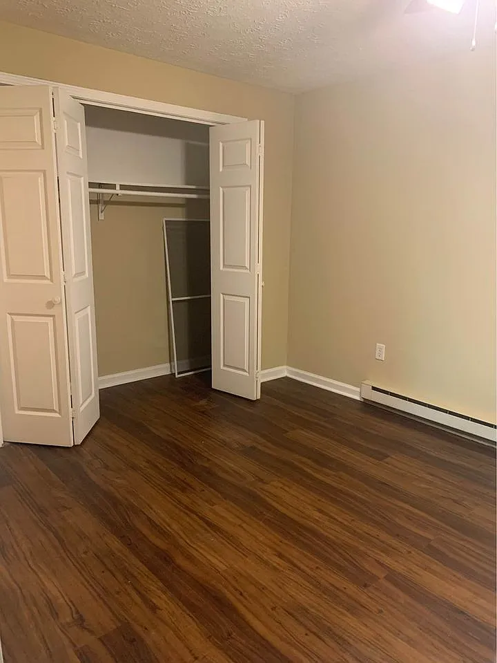 239 Wayne Dr — Photo 2