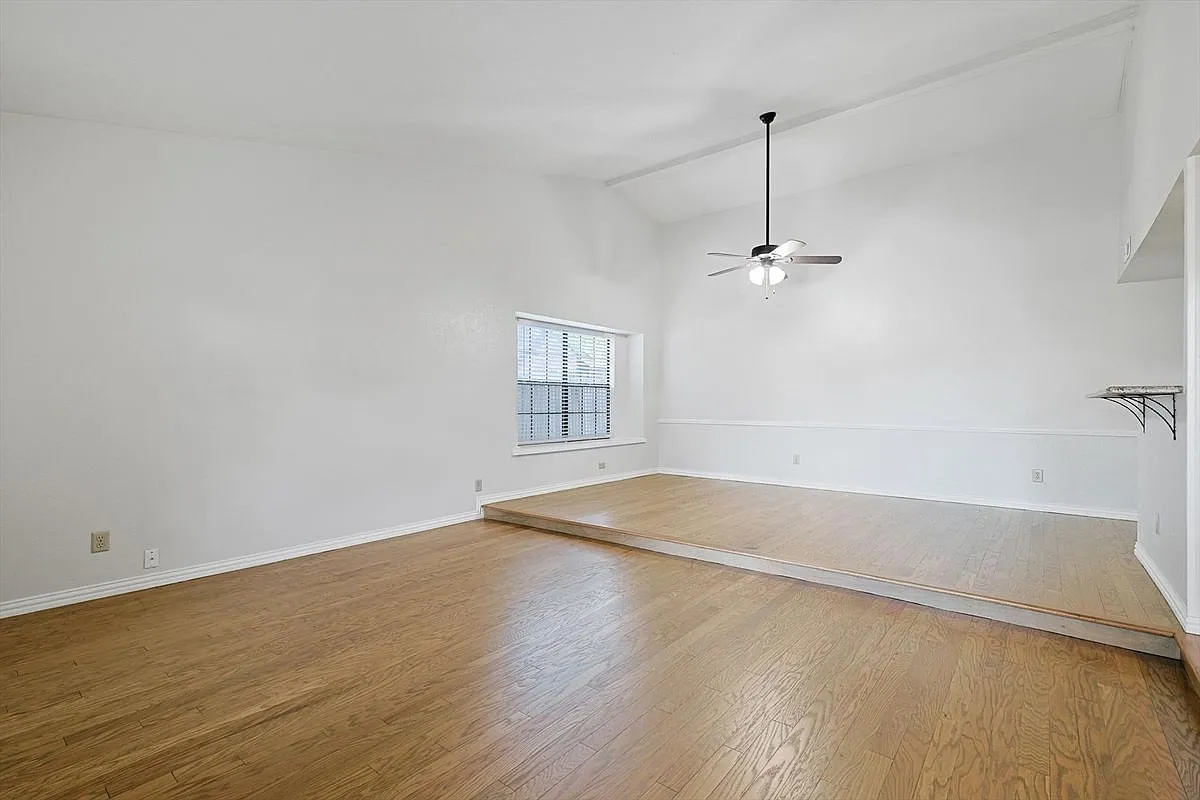 4 bed, 2.0 bath, 2028 sqft, $2,700 — Photo 3