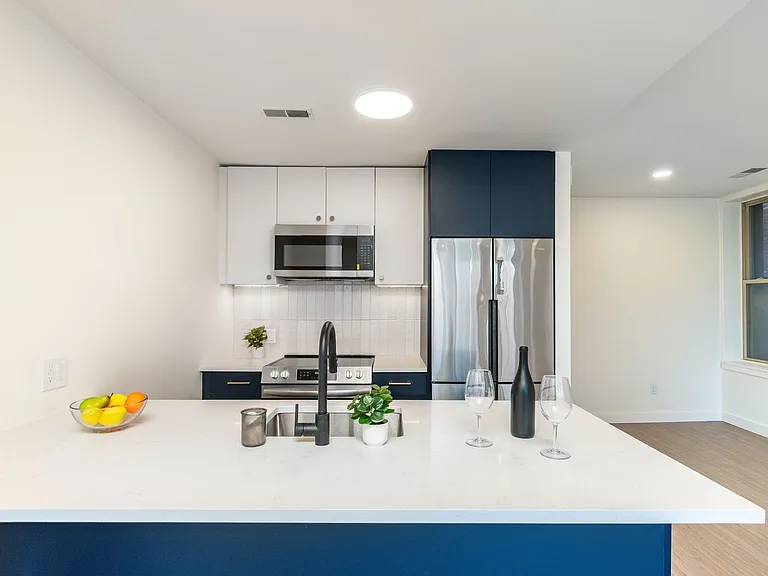 Carriage House — Photo 39
