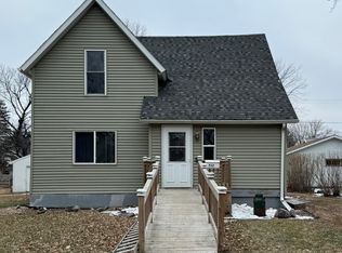 512 S 5th St, Milbank, SD 57252
