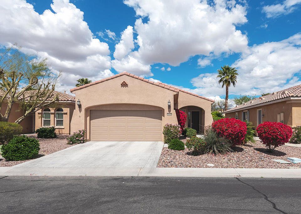 1st image of 81630 Avenida De Baile