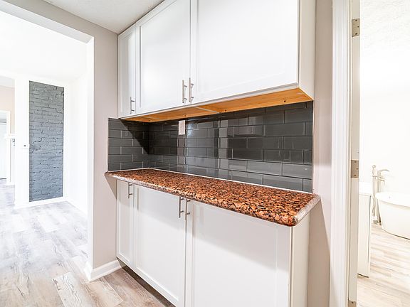 2nd image of 465 Brehl Ave