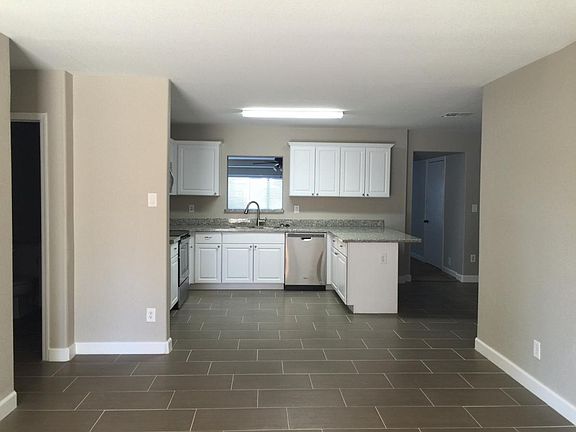 4th image of 2534 E Don Carlos Ave