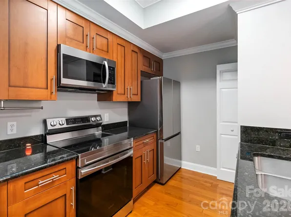 300 W 5th St APT 333, Charlotte, NC 28202