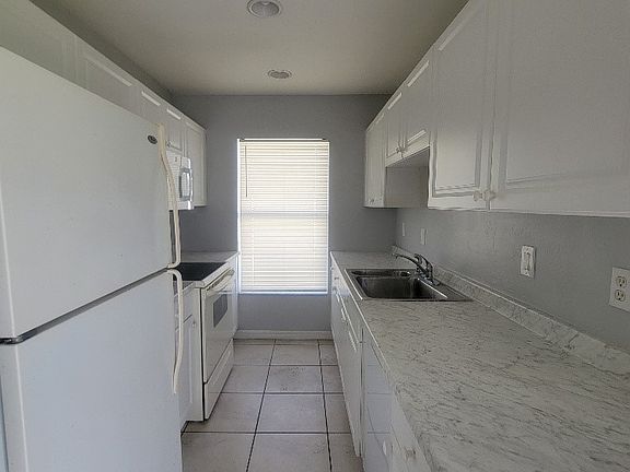 5th image of 4542 21st St SW