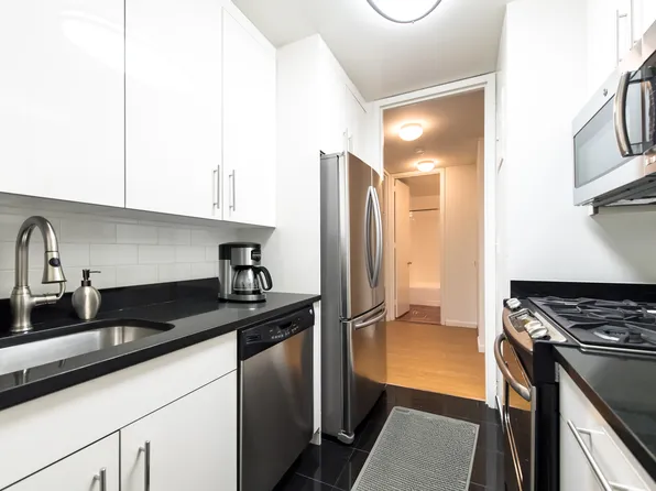 525 East 72nd Street image 3 of 13