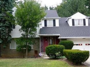 3521 Severn Rd, Cleveland Heights, OH 44118