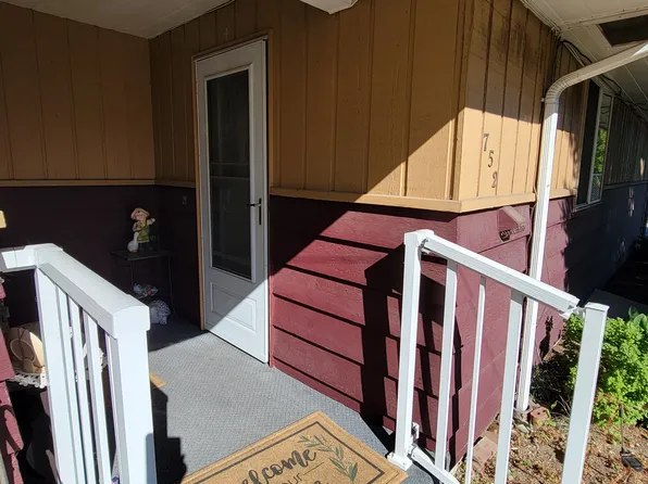 752 N 195th St, Shoreline, WA 98133