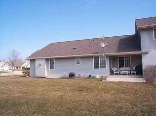 511 Mapleleaf Ct, Manitowoc, WI 54220