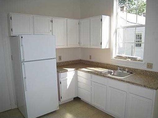 5th image of 923 Hillary St