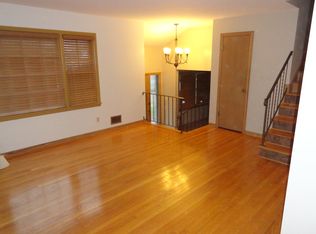 9301 Slater St, Overland Park, KS 66212