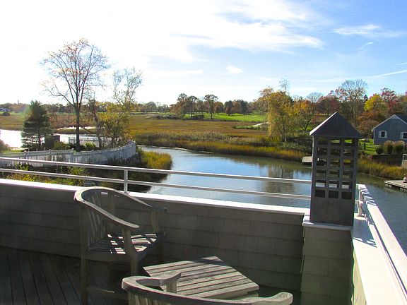 3rd image of 12 Norport Dr