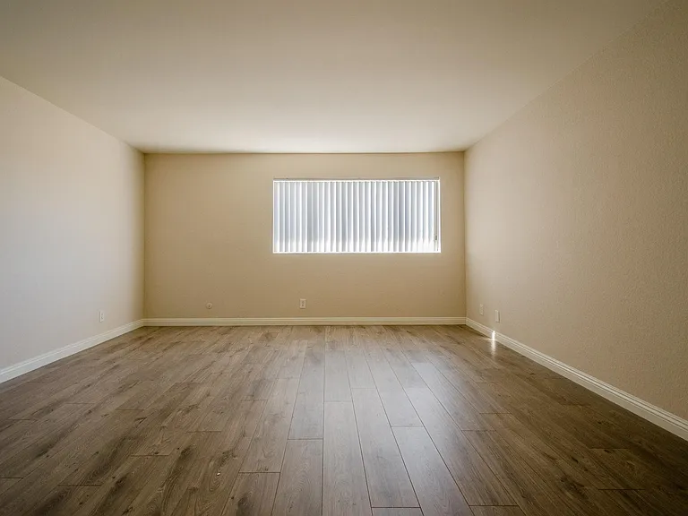 946 W 220th St #116 — Photo 18