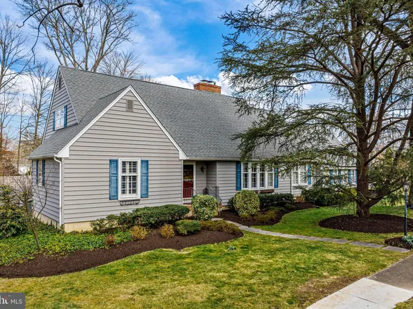 245 Nicholson Dr, Moorestown, NJ 08057