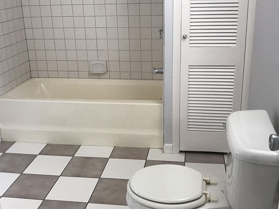 5th image of 511 Woodmont Ave #1