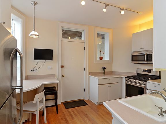 5th image of 2103 N Hudson Ave #3