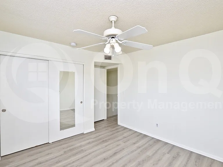 10026 W Roma Ave — Photo 13