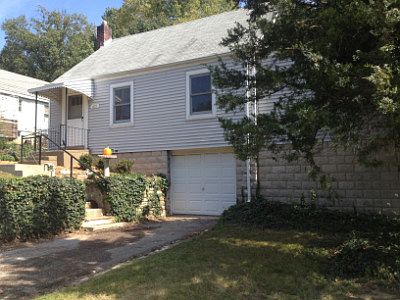 2nd image of 610 Edna Ave