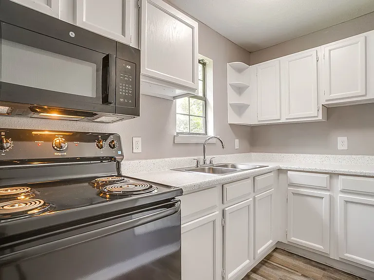 Foxfire Apartments — Photo 12