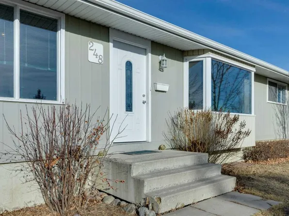 248 S Huntcroft Rd NE, Calgary, AB T2K 4E2