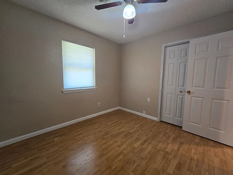 112 Thomas Blvd — Photo 12