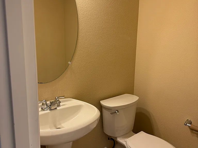 20940 Edgemont St — Photo 5