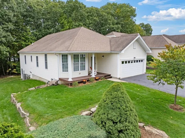 30 Summerfield Dr #30, Uxbridge, MA 01569