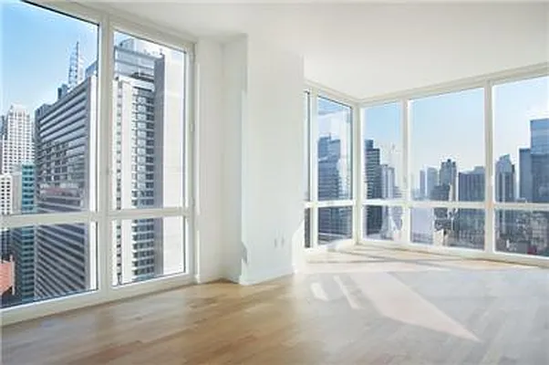 Rented by Kingstone Realty Inc | media 30