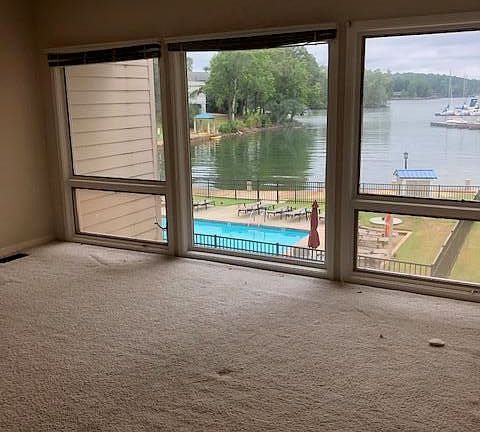 4th image of 100 Harbor Pl Unit 301