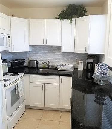 2nd image of 184 Lyndhurst L #184