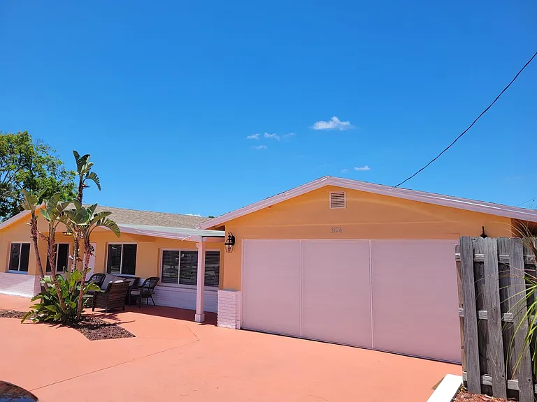 3124 NE Skyline Dr — Photo 2