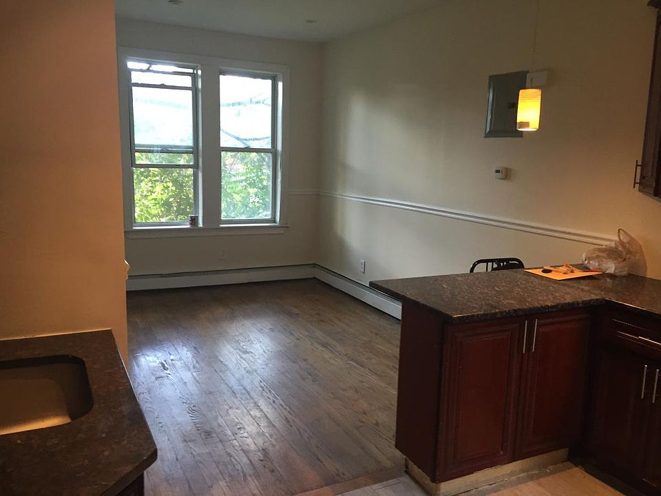 2nd image of 21157 Jamaica Ave #2R