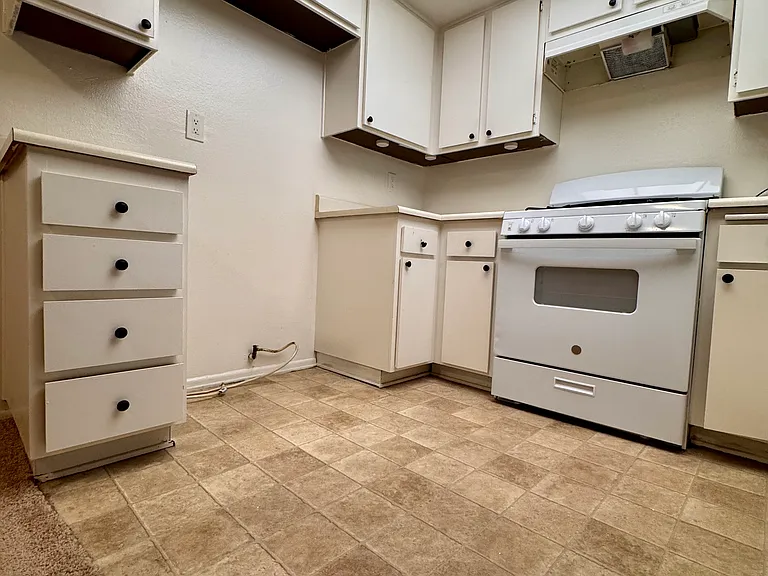 4901 Whitsett Ave #206 — Photo 5