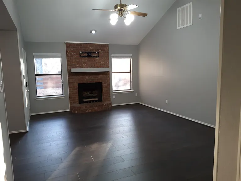 5205 Stagetrail Dr — Photo 2