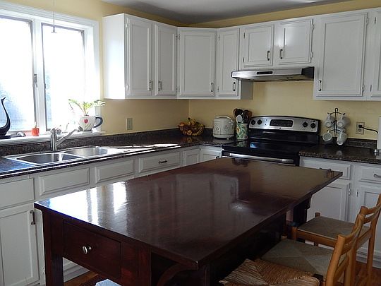 2nd image of 5 Caryn Dr